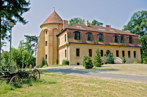 Hotel Zamek Dobra Oleśnica Esterno foto